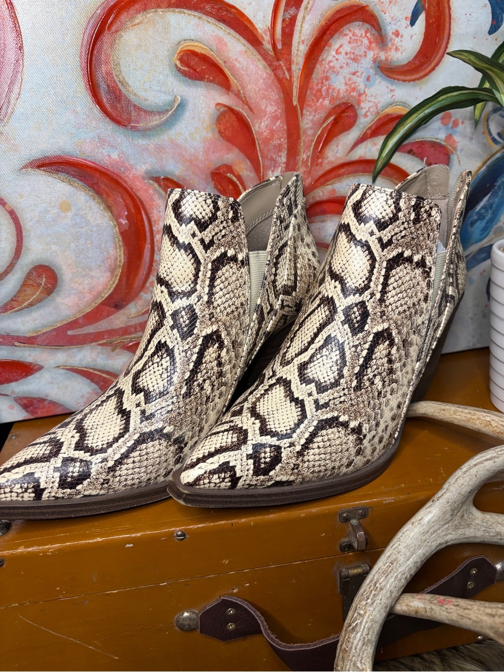 Women’s leather Snake-Print Pointed Toe Booties - Cream/Brown